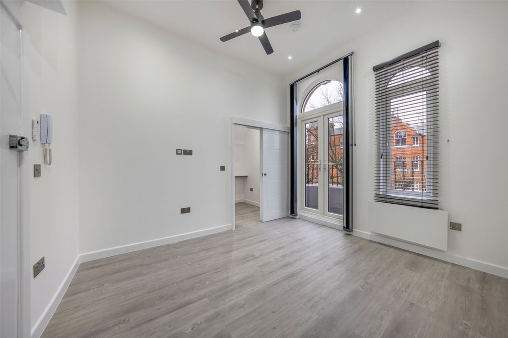 Property photo 3 of 11 Picture No. 18