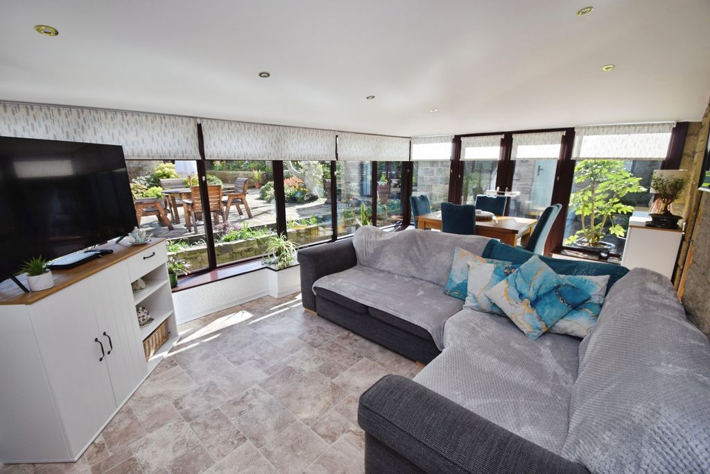 Property photo 3 of 20 E96Dd20F-Lounge