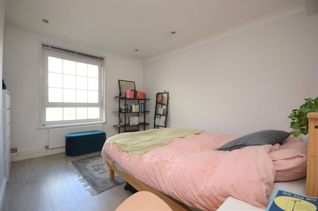 Property photo 3 of 12 Bedroom