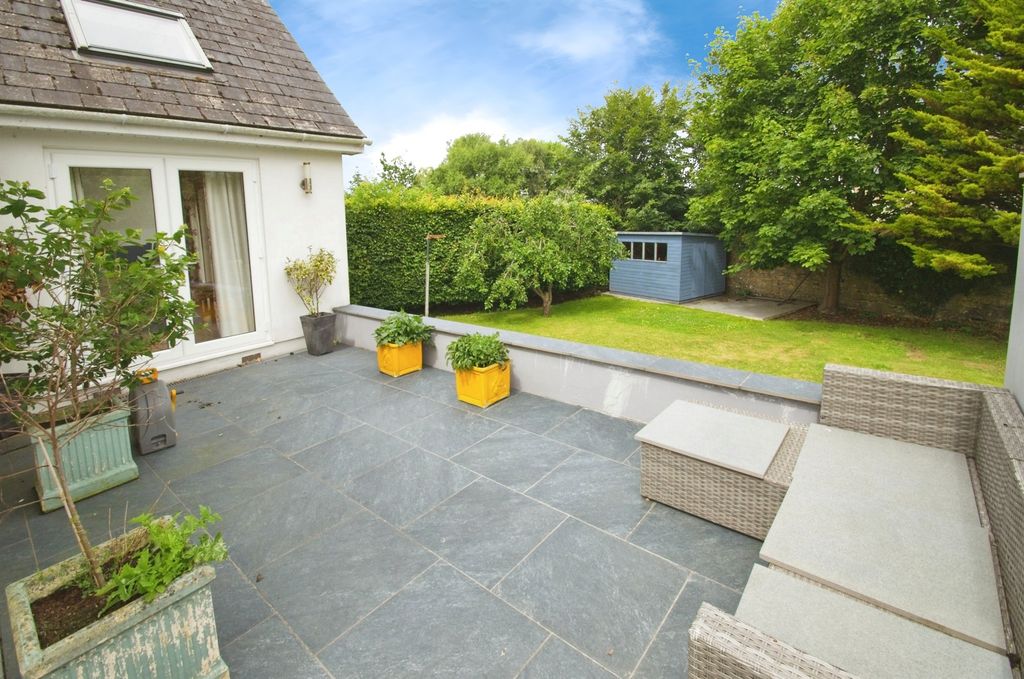 Property photo 3 of 27