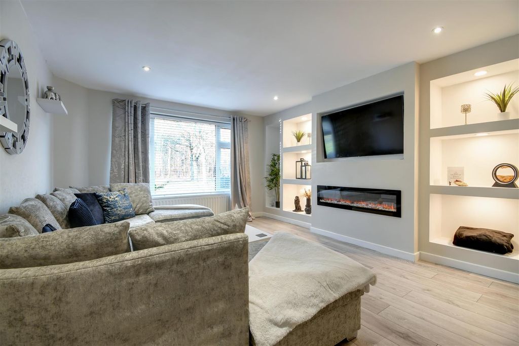 Property photo 2 of 22 Lounge