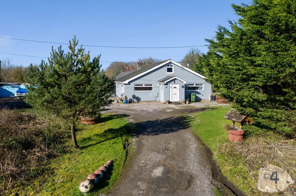 Property photo 3 of 34 Driveway Approach