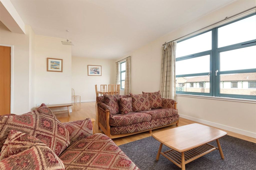 Property photo 2 of 20 Picture No. 16