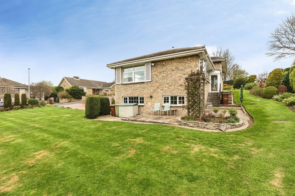 Property photo 2 of 23