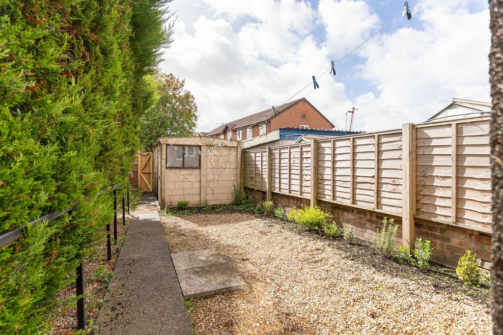 Property photo 2 of 20