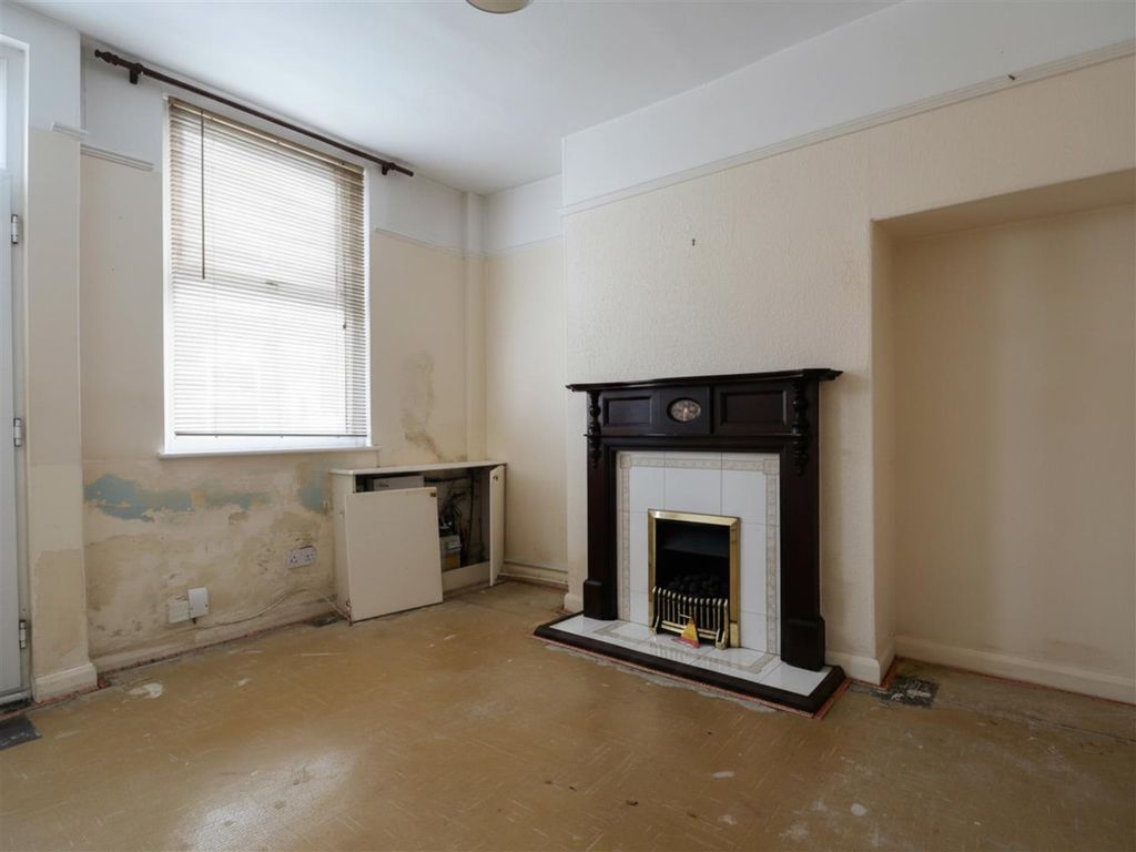 Property photo 3 of 10 l2.Png