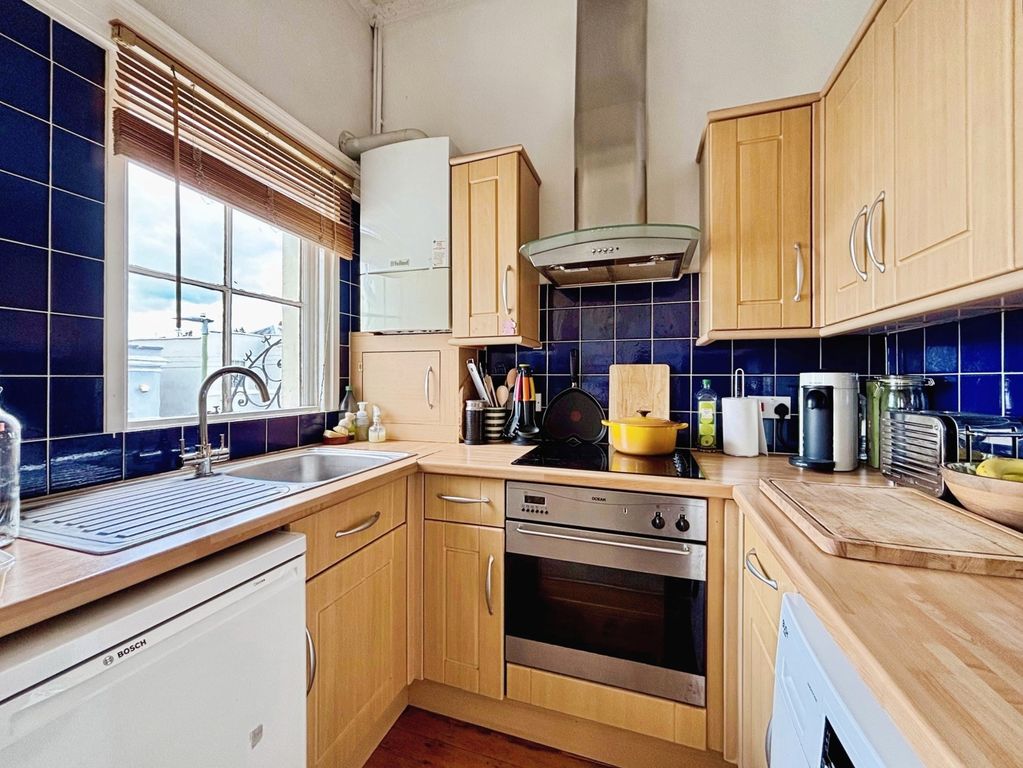 Property photo 3 of 8 Kitchen