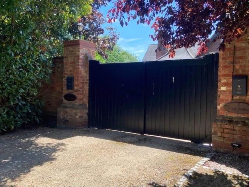 Property photo 2 of 38