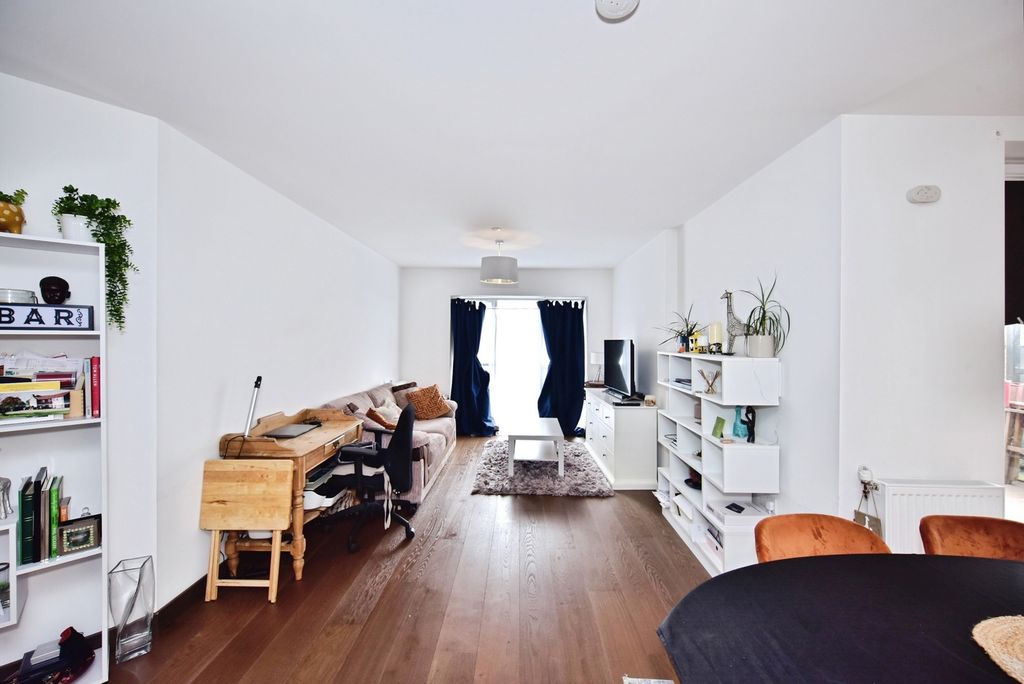 Property photo 2 of 20 Pbox-Img.Jpg