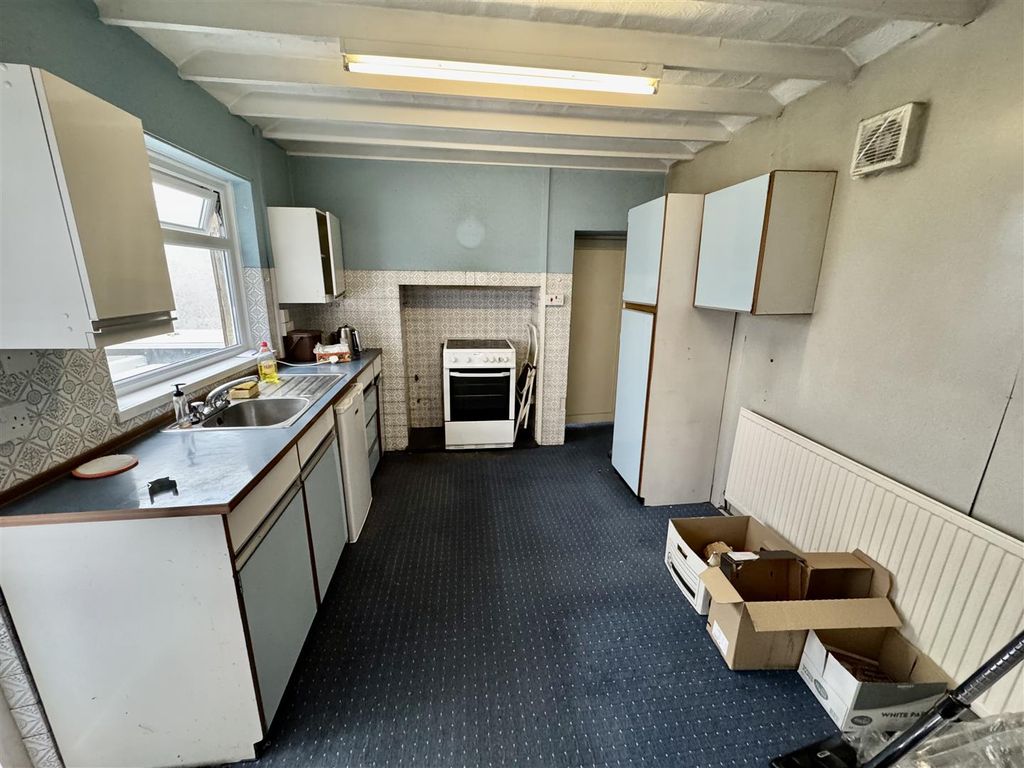 Property photo 3 of 13 Kitchen