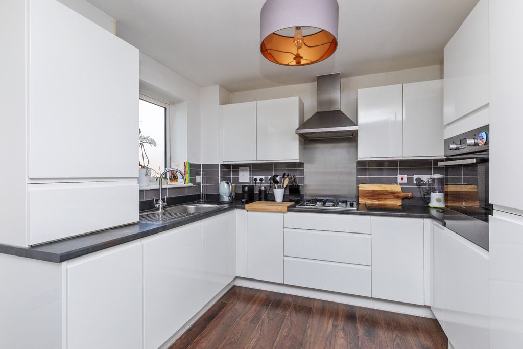 Property photo 3 of 11 4139617