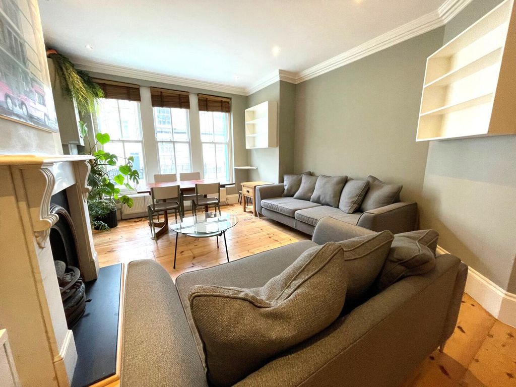 Property photo 2 of 10 Living Room