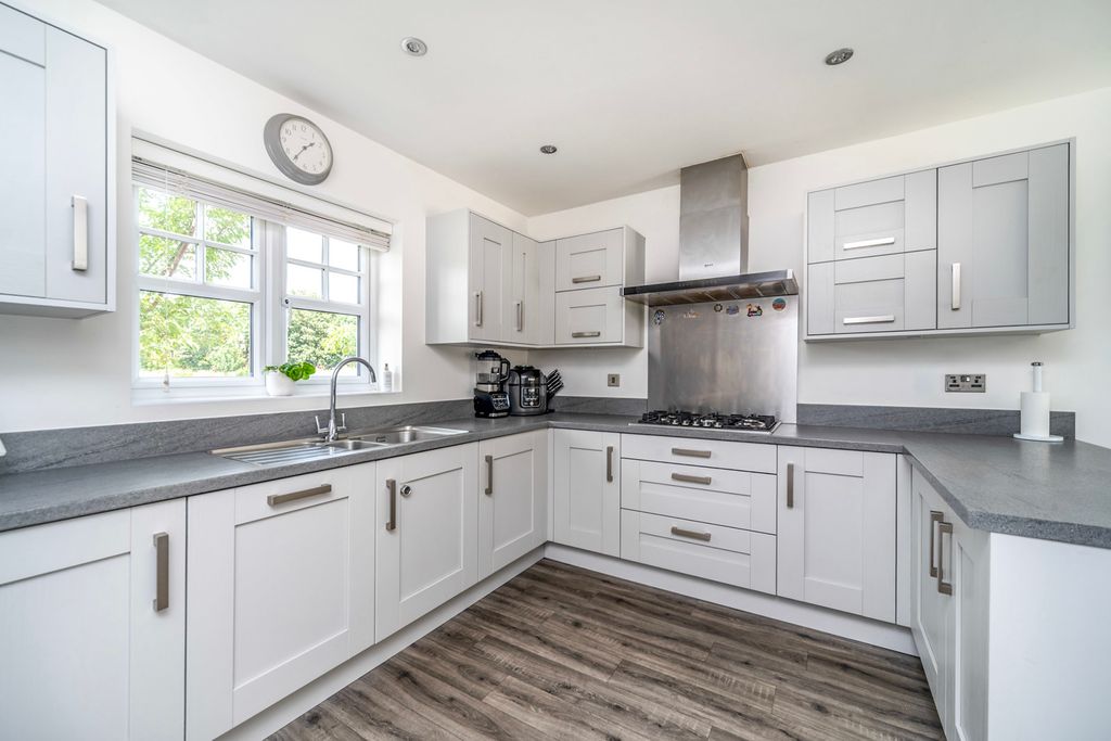 Property photo 3 of 18 Pbox-Img.Jpg