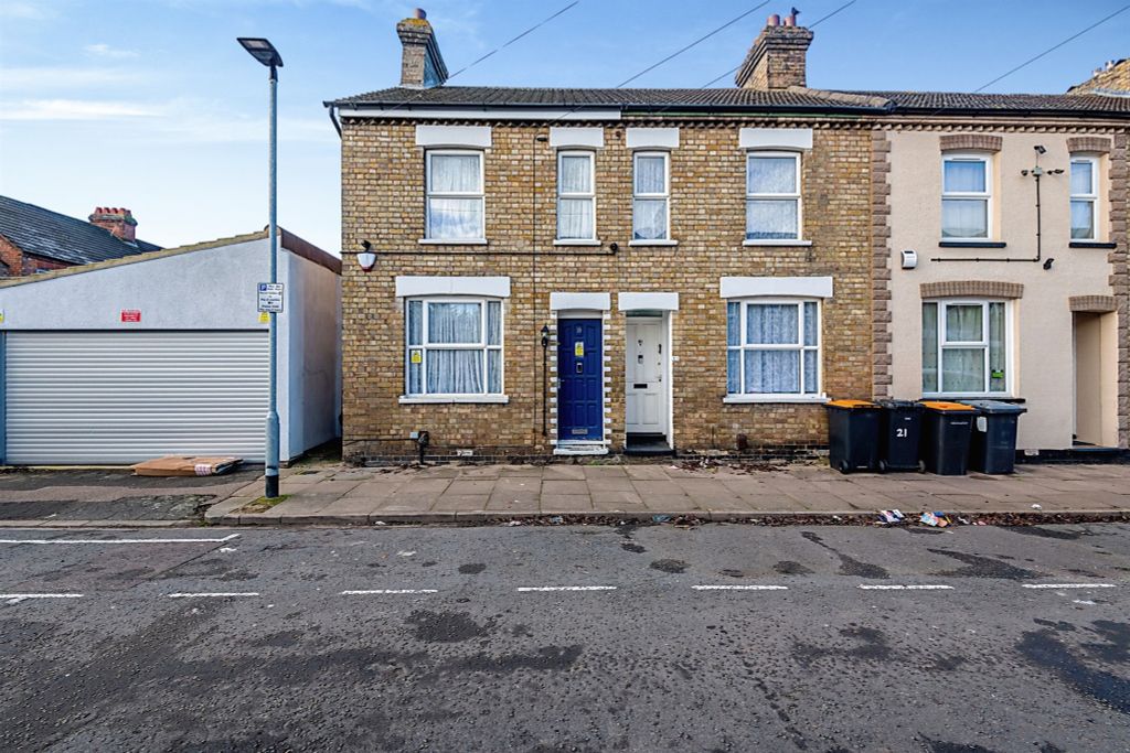 2 bed end terrace house for sale South End