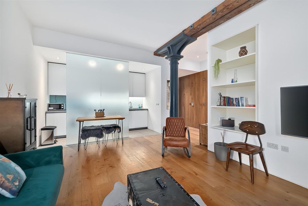 Property photo 3 of 17 Lounge/Kitchen