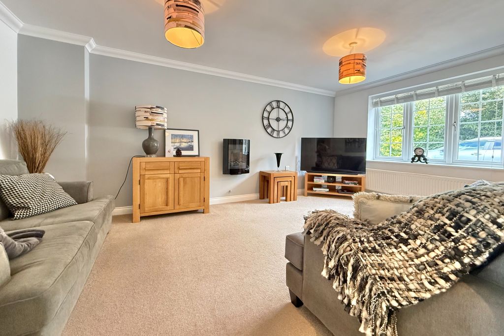 Property photo 3 of 18 Sitting Room