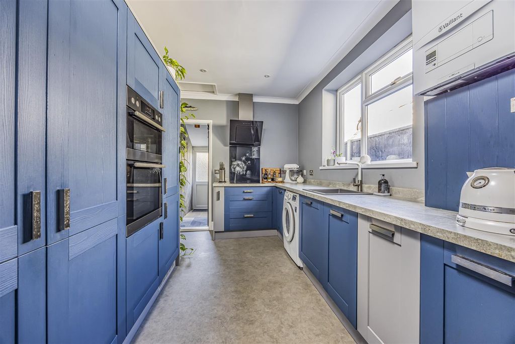 Property photo 3 of 15 19 Daulston Road, Fratton-Porticomarketing-Soldby-