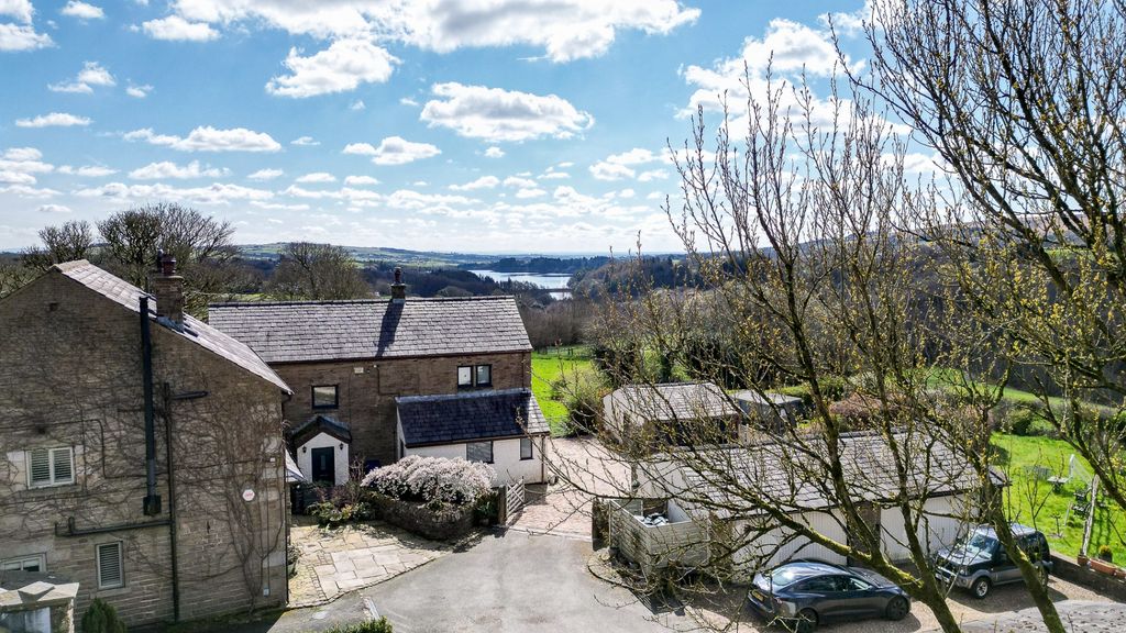 Property photo 2 of 74 4703423