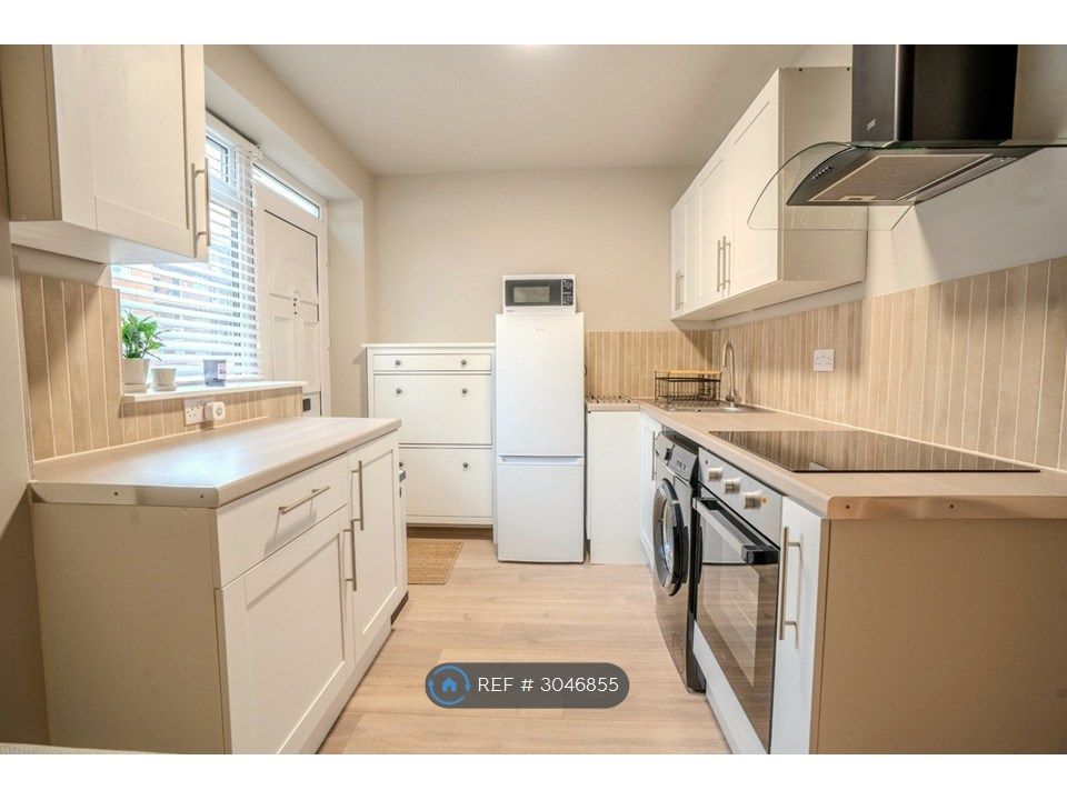 Property photo 2 of 17 Newly Fitted Kitchen