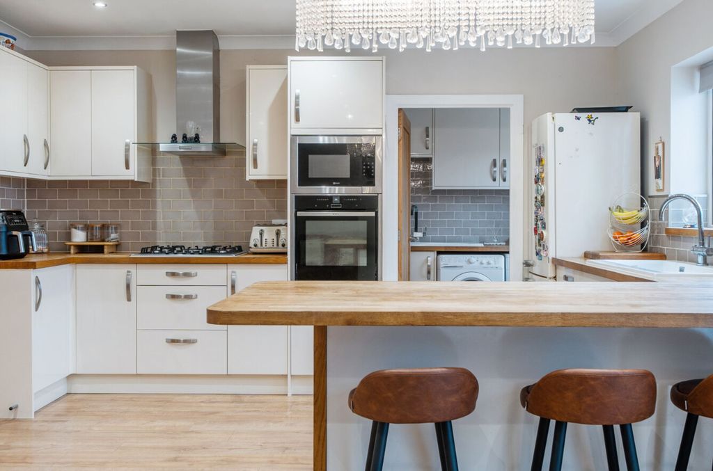 Property photo 3 of 14