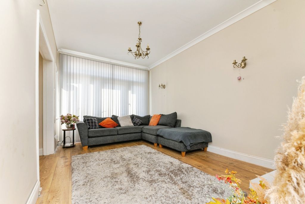 Property photo 2 of 16 Image 1