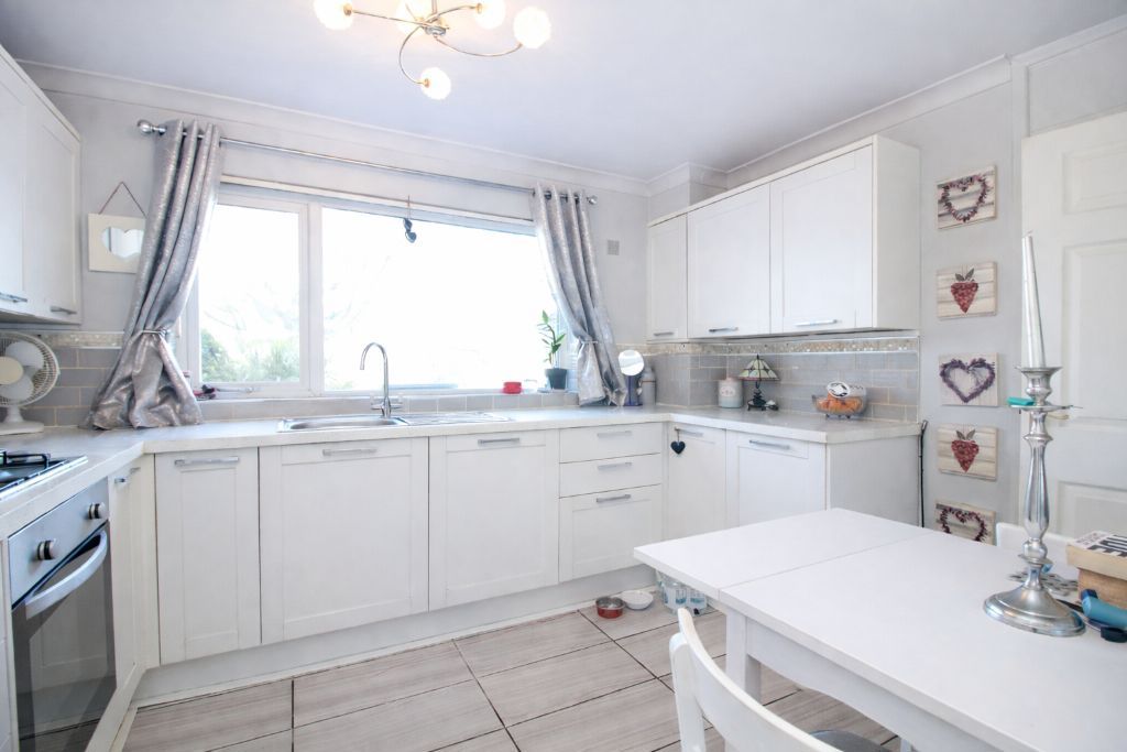 Property photo 3 of 12 Kitchen