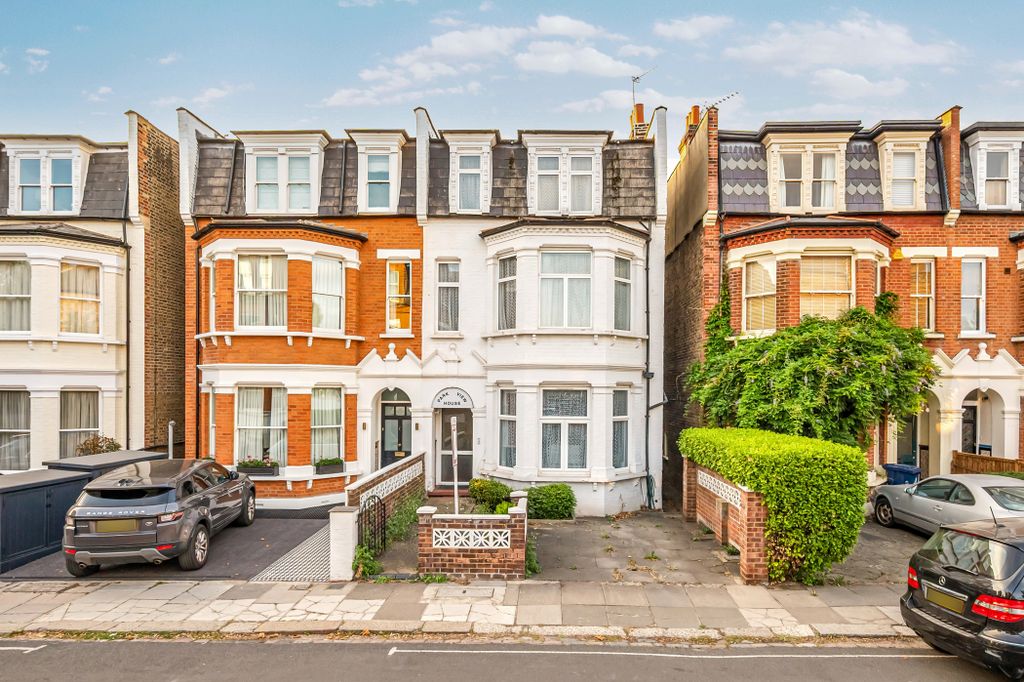 Property photo 1 of 14 Lammas Park Gardens -1