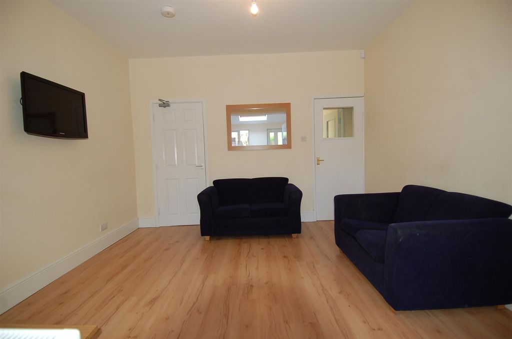 Property photo 3 of 9 8  Sl28 Living Room.Jpg