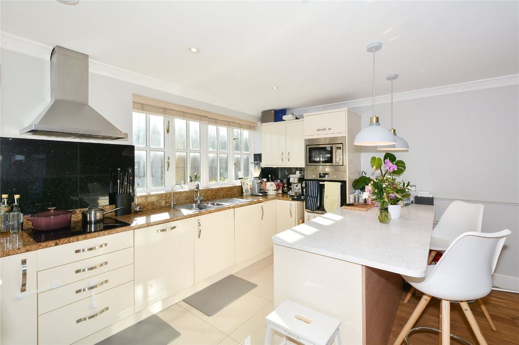 Property photo 2 of 19