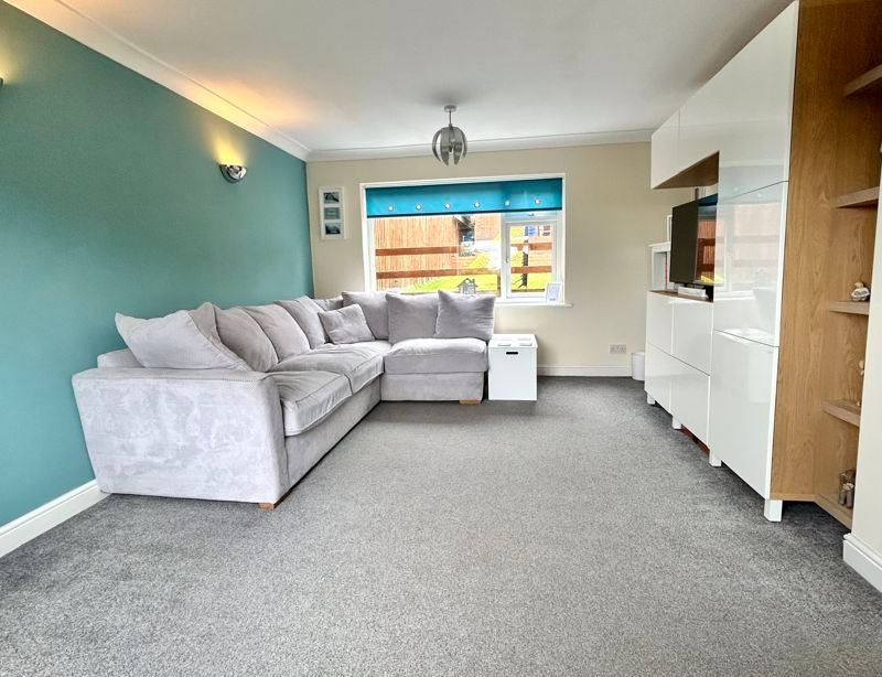 Property photo 3 of 15 Lounge