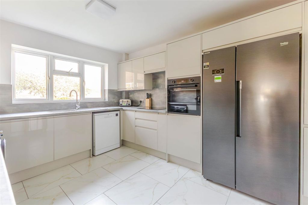 Property photo 3 of 18 Img_2329.Jpg