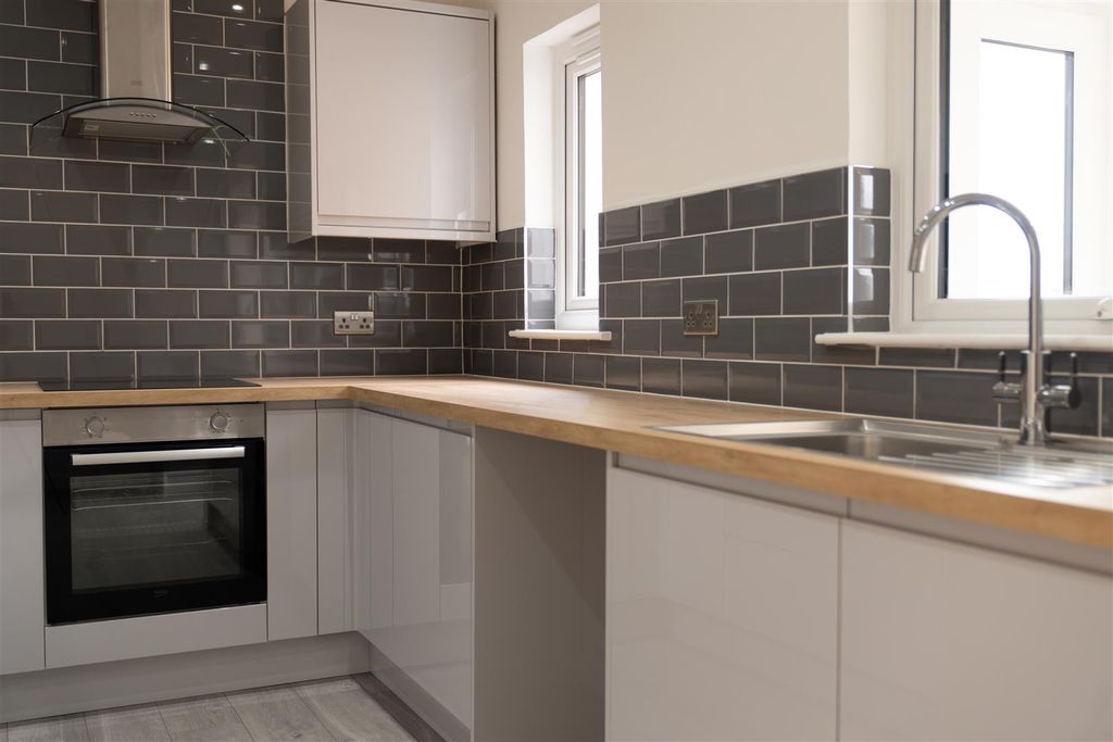 Property photo 2 of 27 93 Bur-18.Jpg