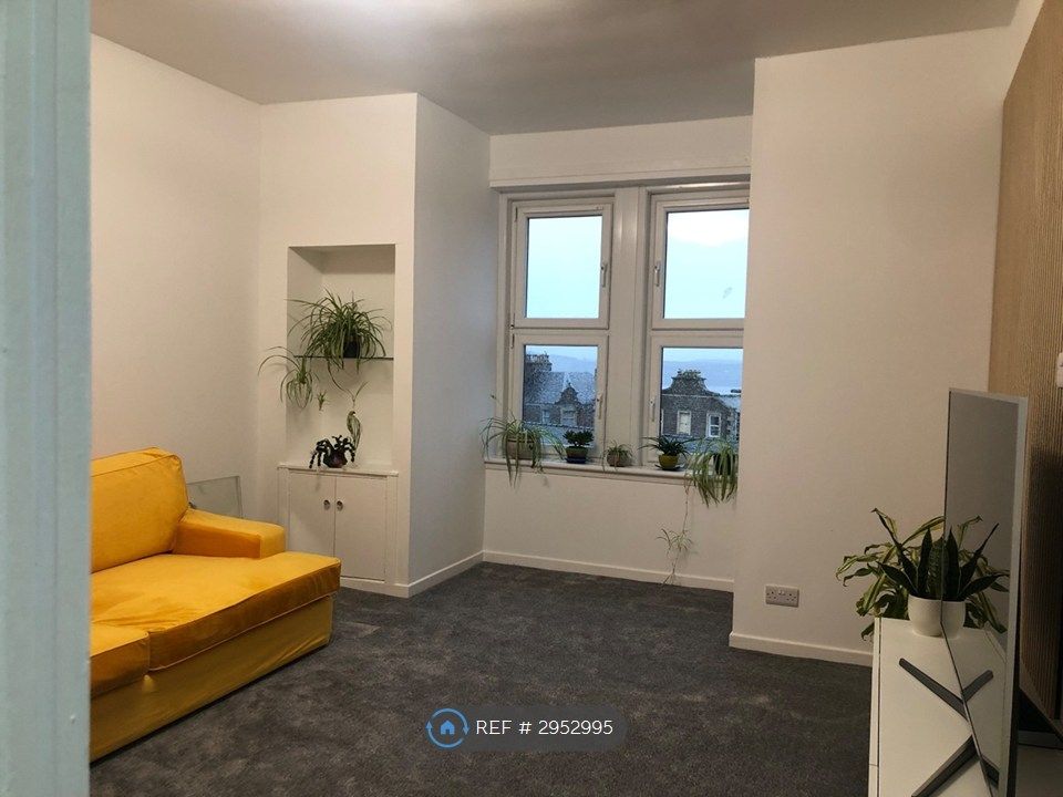 Property photo 1 of 21 Living Room