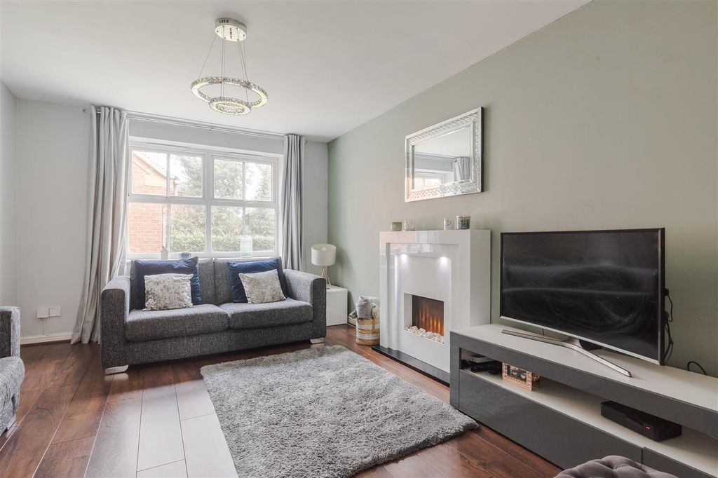 Property photo 3 of 14 Lounge