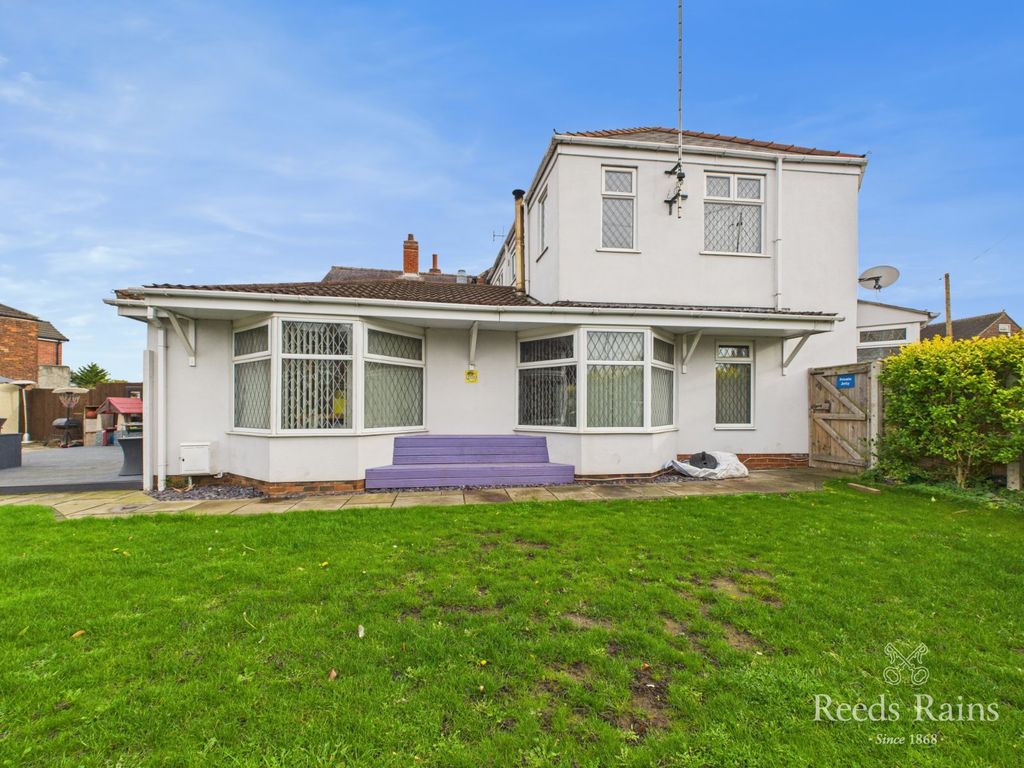 Property photo 1 of 34 Side/Rear Garden