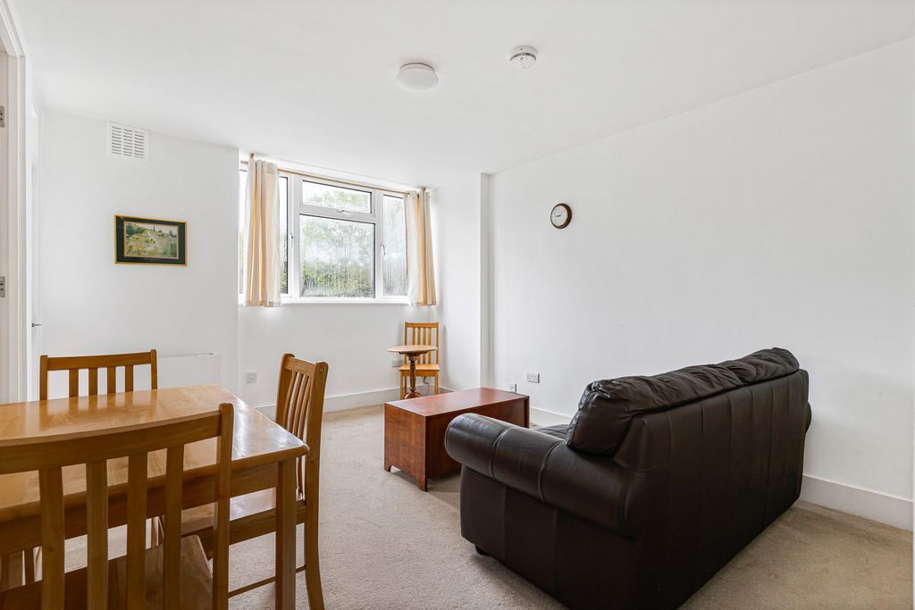 Property photo 2 of 16 Studio