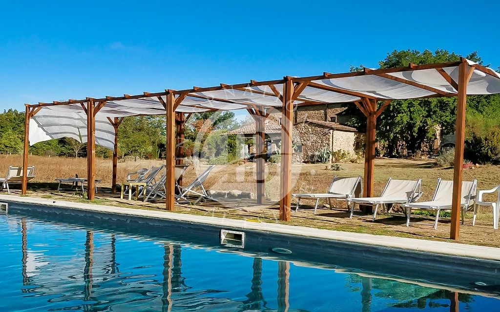 Property photo 2 of 28