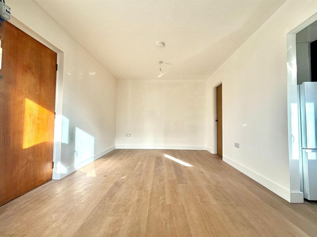 Property photo 2 of 4 Studio Room.Jpeg