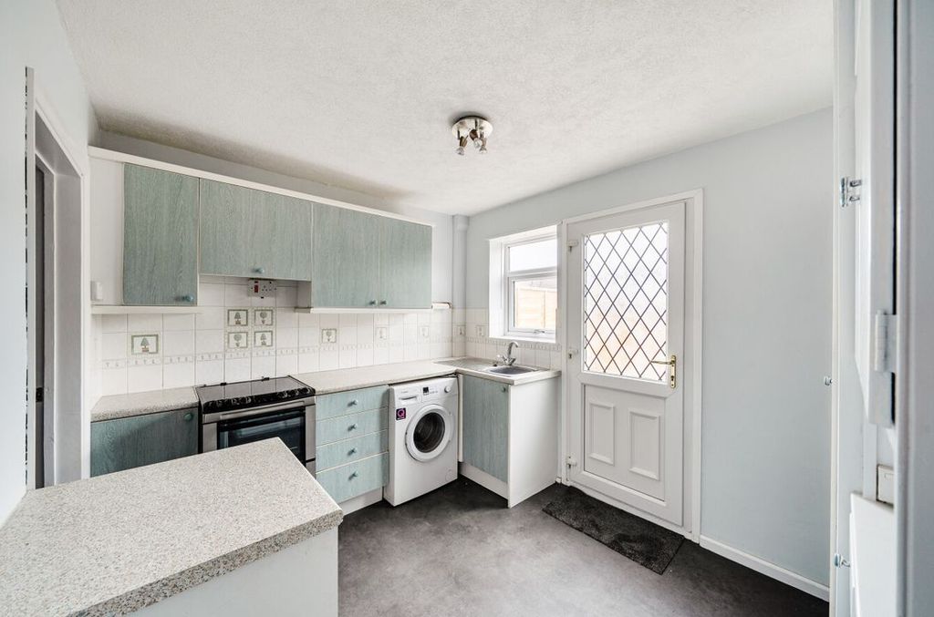 Property photo 3 of 13 15165467