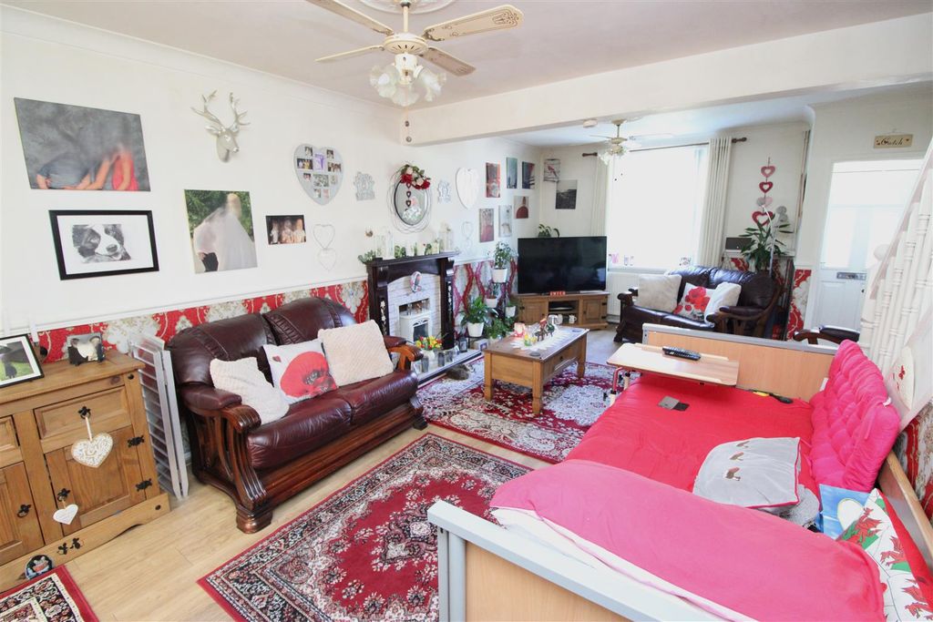Property photo 3 of 18