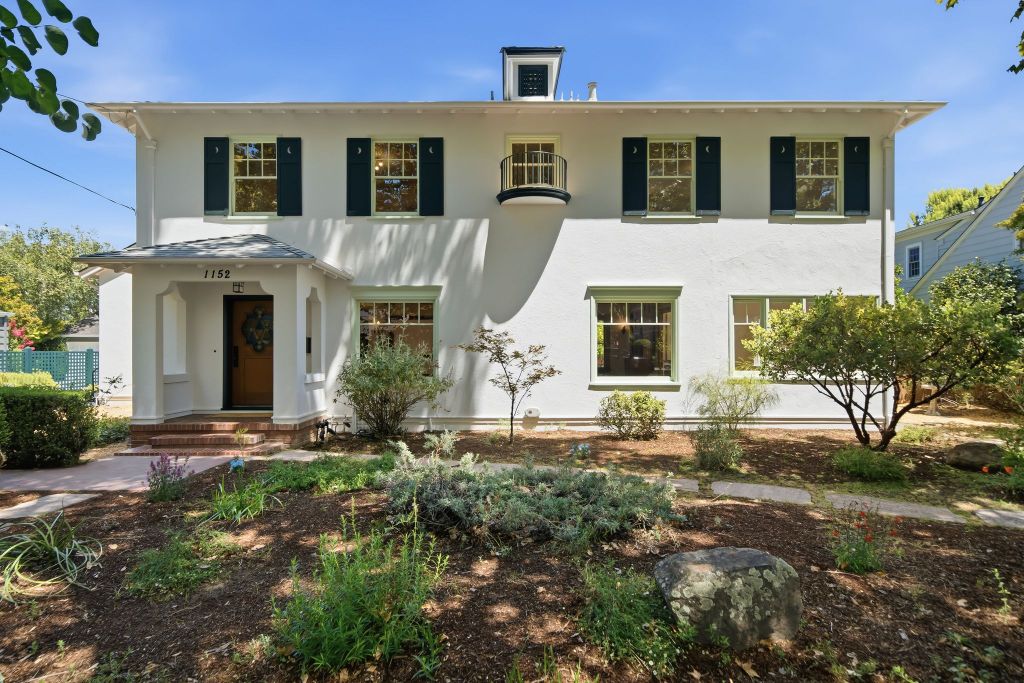 Property photo 1 of 32