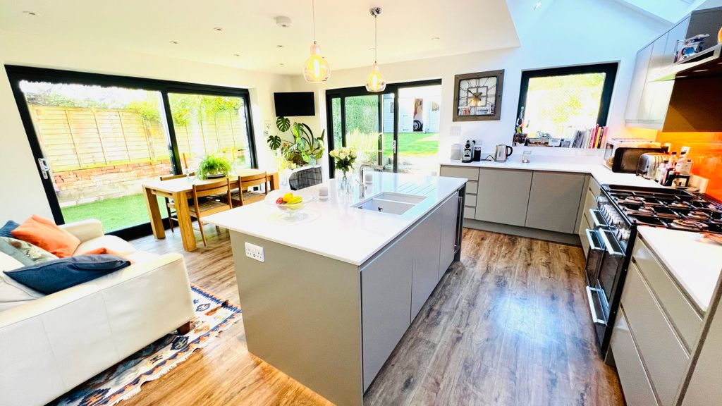 Property photo 3 of 32