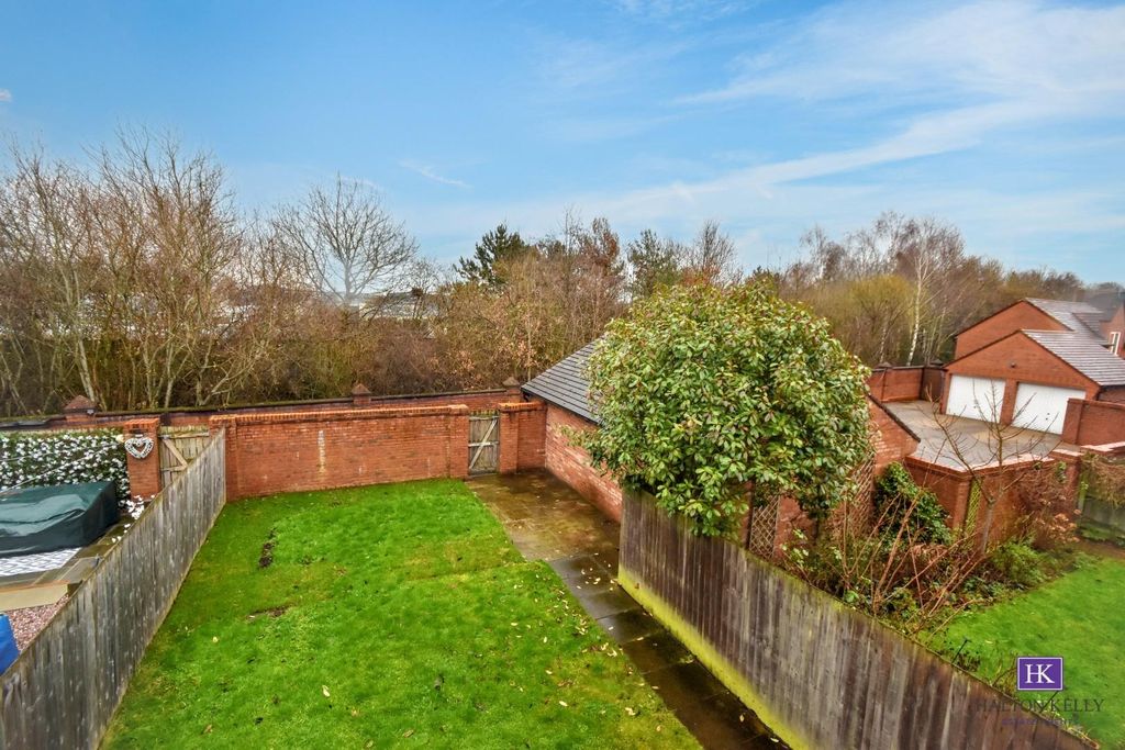 Property photo 2 of 17 Garden