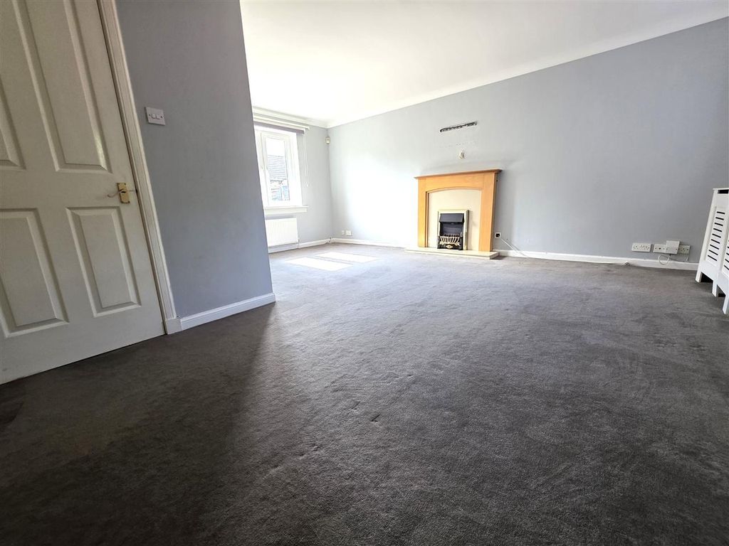 Property photo 2 of 14 Lounge