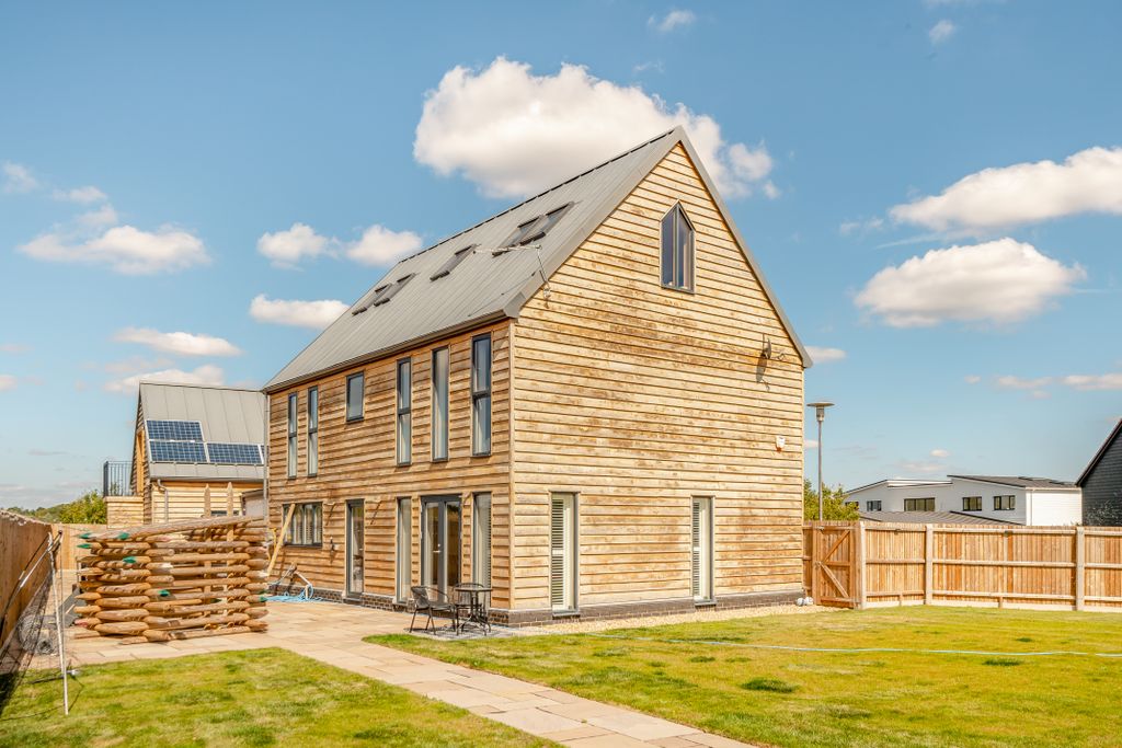 Property photo 2 of 8