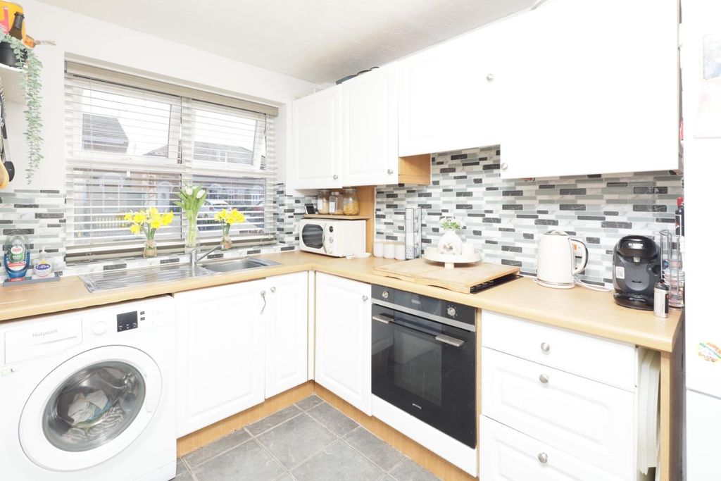 Property photo 3 of 15 Kitchen