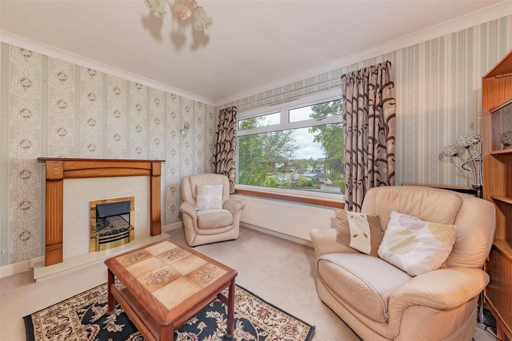 Property photo 2 of 19 35 Falkland Crescent Bf-10.Jpg