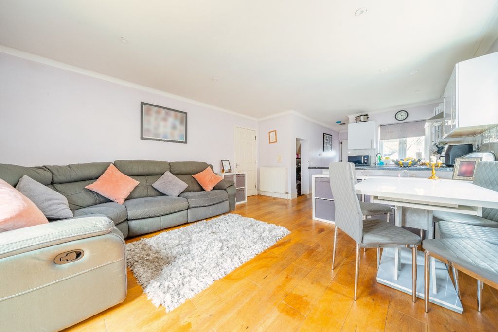 Property photo 2 of 15 4901742