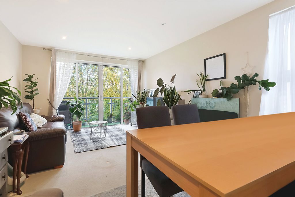 Property photo 3 of 11 Living Room