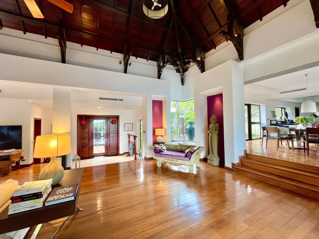 Property photo 2 of 33